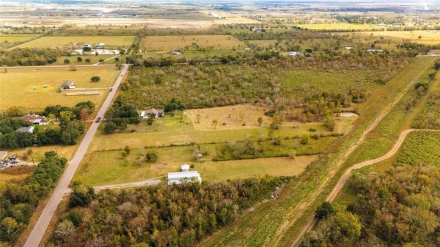 1824 County Road 382, Rosharon, TX 77583