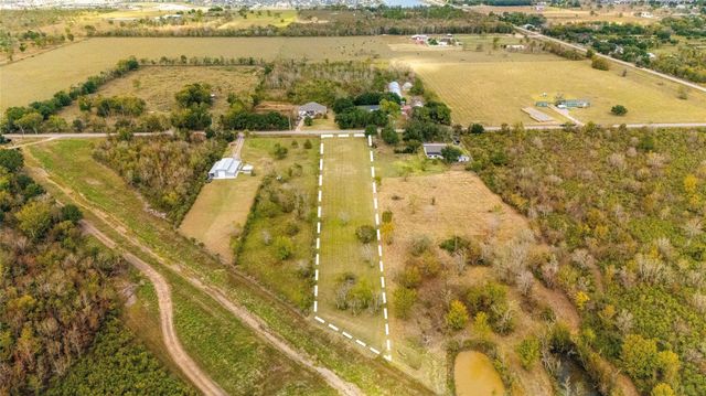 1824 County Road 382, Rosharon, TX 77583