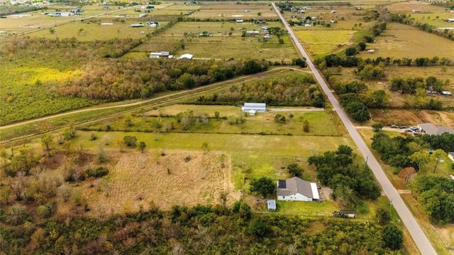 1824 County Road 382, Rosharon, TX 77583