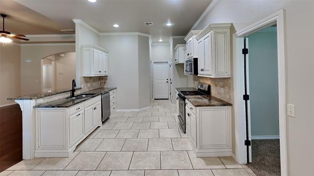 725 Dusty Trail, Yukon, OK 73099
