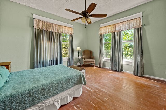 2810 Crockett Street, Greenville, TX 75401