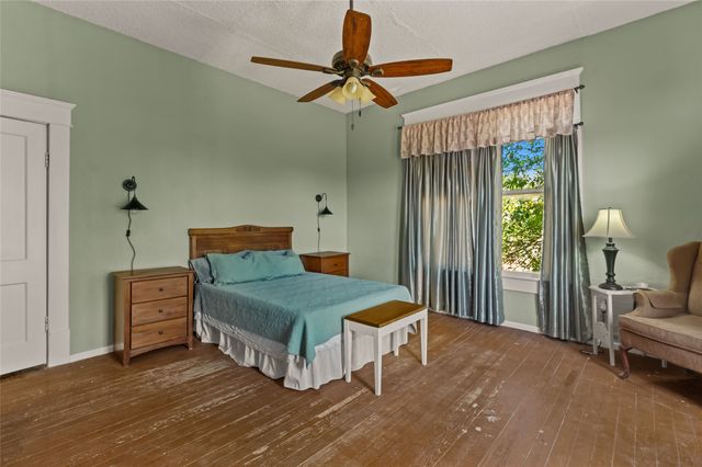 2810 Crockett Street, Greenville, TX 75401