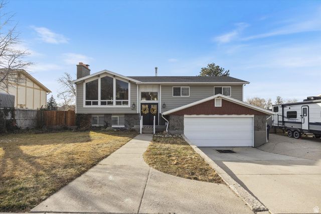 9472 S FOX HUNT DR, Sandy, UT 84092