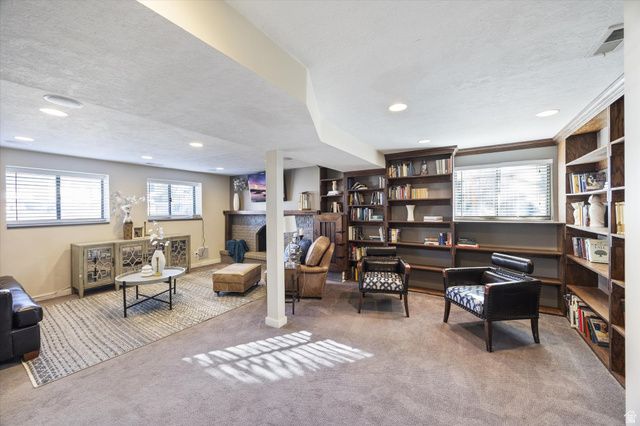 9472 S FOX HUNT DR, Sandy, UT 84092