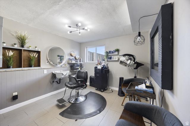 9472 S FOX HUNT DR, Sandy, UT 84092