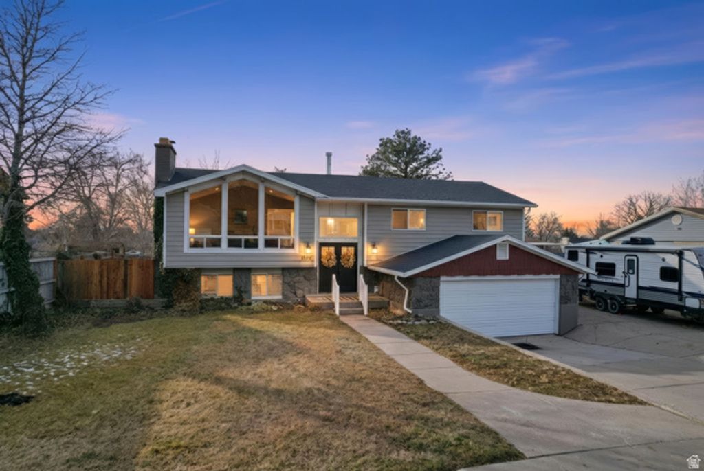 9472 S FOX HUNT DR, Sandy, UT 84092