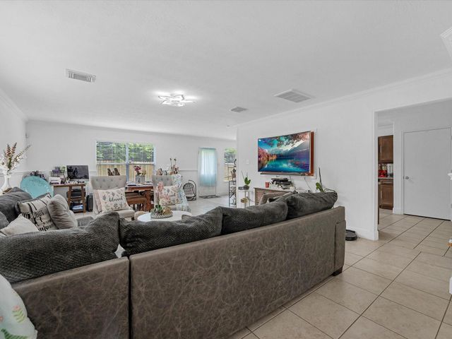 5002 Grasilla Drive, Houston, TX 77045