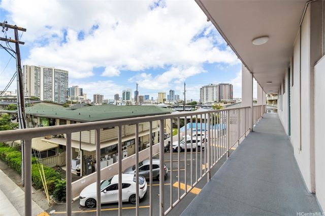 2440 Date Street 303, Honolulu, HI 96826