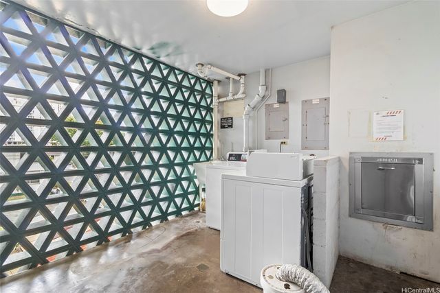 2440 Date Street 303, Honolulu, HI 96826