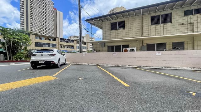 2440 Date Street 303, Honolulu, HI 96826