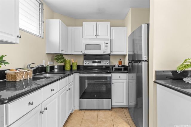 2440 Date Street 303, Honolulu, HI 96826
