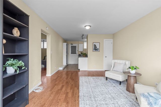 2440 Date Street 303, Honolulu, HI 96826