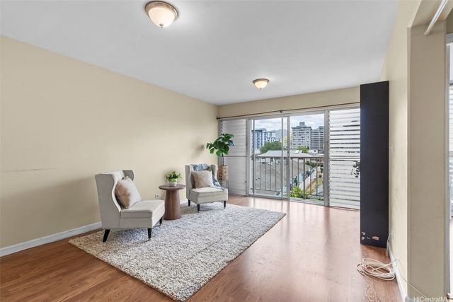 2440 Date Street 303, Honolulu, HI 96826