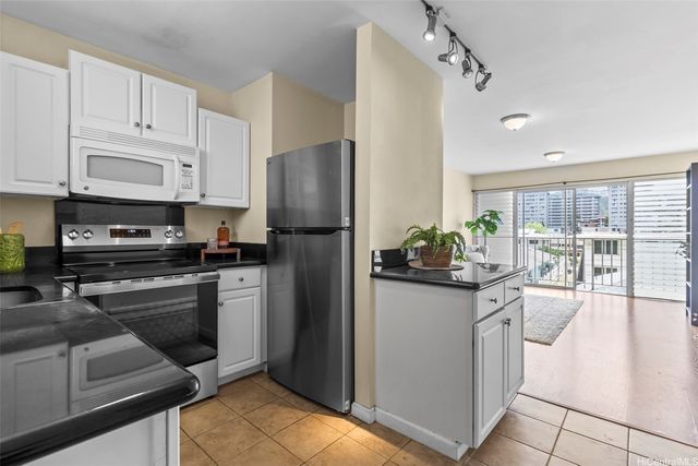 2440 Date Street 303, Honolulu, HI 96826