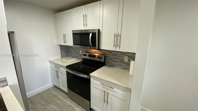 507 Meadows Cir 507, Boynton Beach, FL 33436