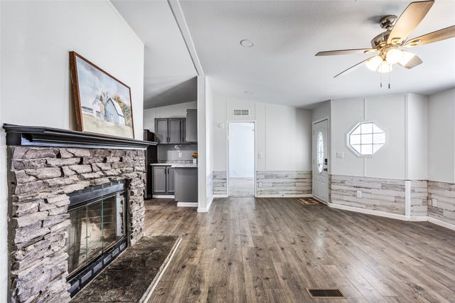 112 Pine Ridge Circle, Southmayd, TX 75092