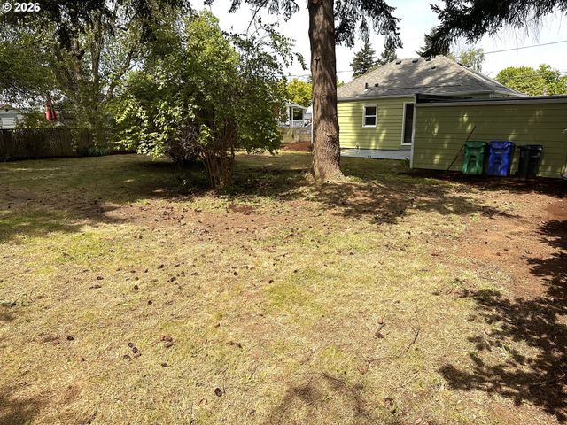 8734 Ne ALBERTA St, Portland, OR 97220