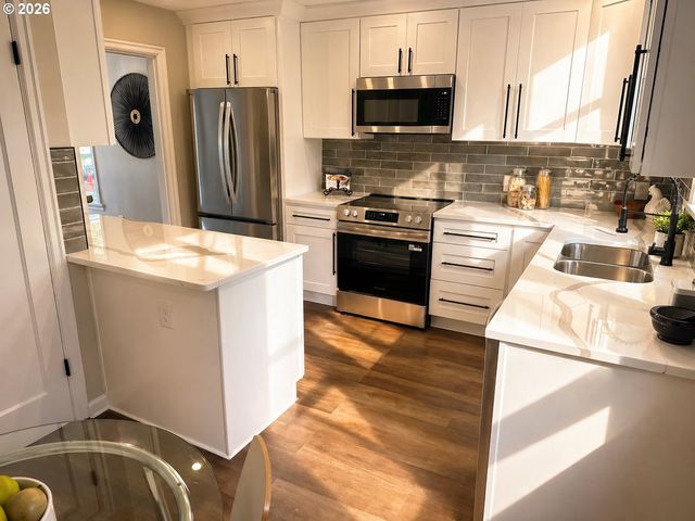 8734 Ne ALBERTA St, Portland, OR 97220
