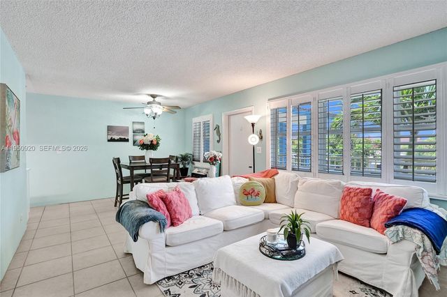 3212 NE 8th Ct 16, Pompano Beach, FL 33062