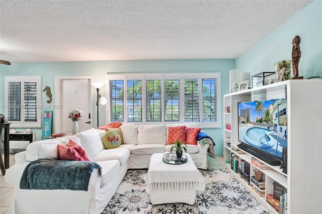 3212 NE 8th Ct 16, Pompano Beach, FL 33062