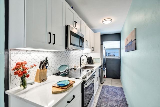 3212 NE 8th Ct 16, Pompano Beach, FL 33062