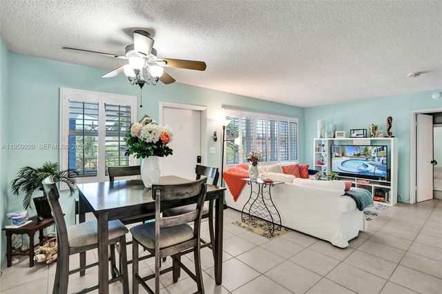 3212 NE 8th Ct 16, Pompano Beach, FL 33062