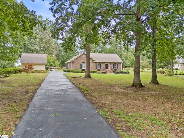 225 Plantation Lane, Inman, SC 29349