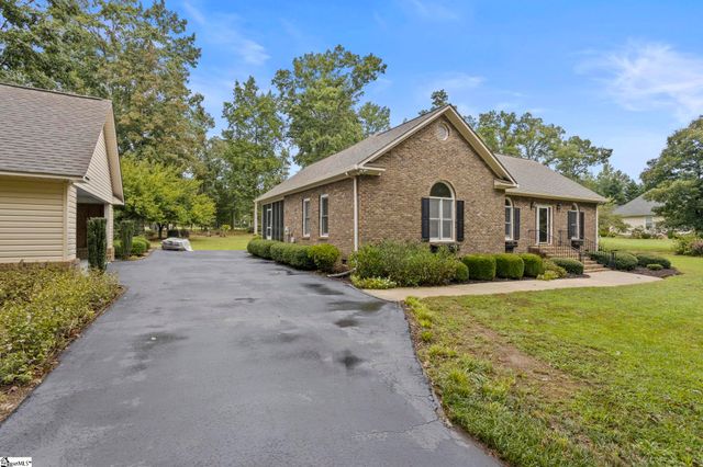 225 Plantation Lane, Inman, SC 29349