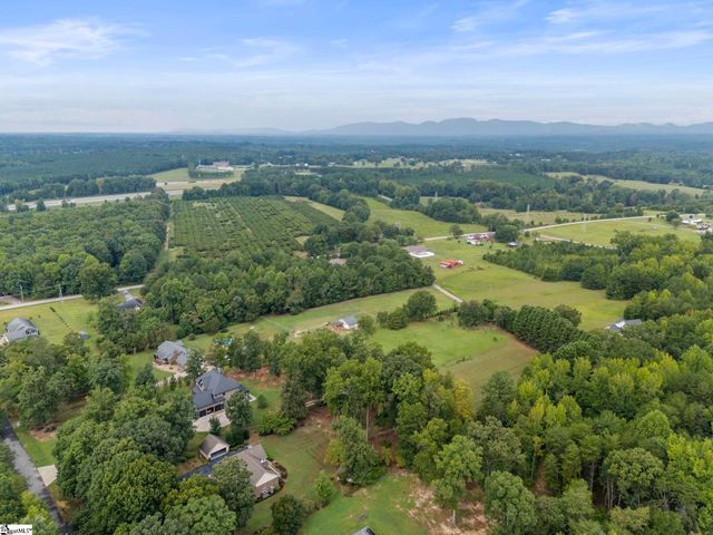 225 Plantation Lane, Inman, SC 29349