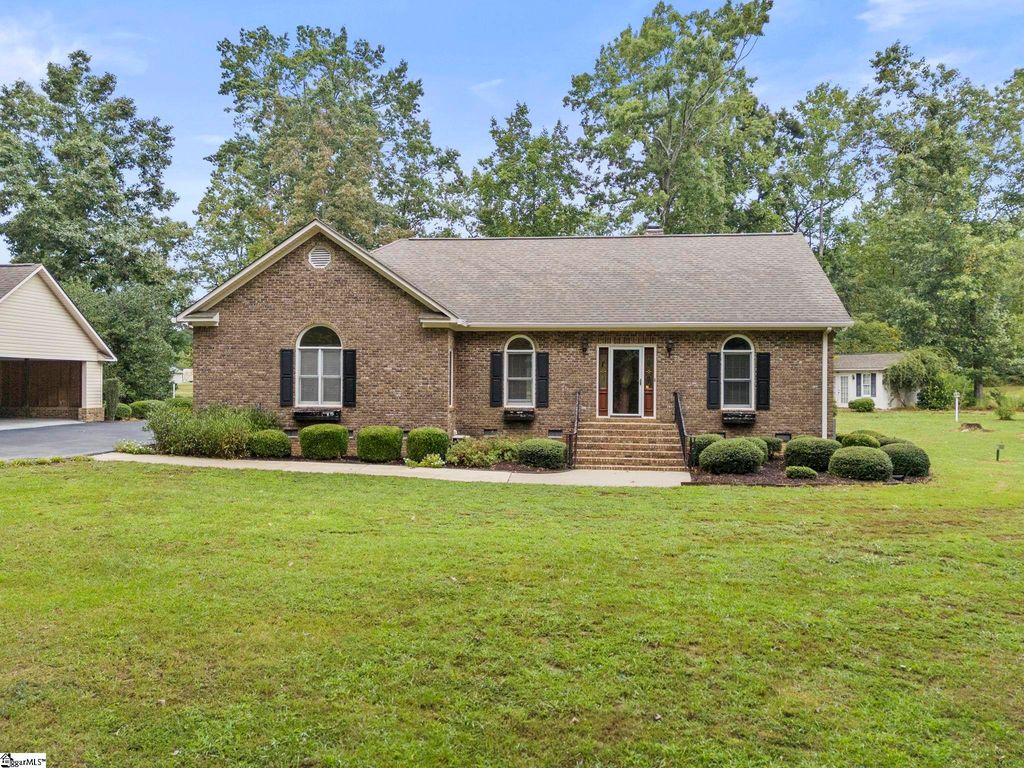 225 Plantation Lane, Inman, SC 29349