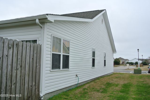 301 Pirates Landing Drive, Beaufort, NC 28516