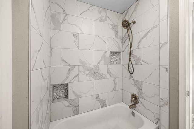 902 Ivy Avenue, Deer Park, TX 77536