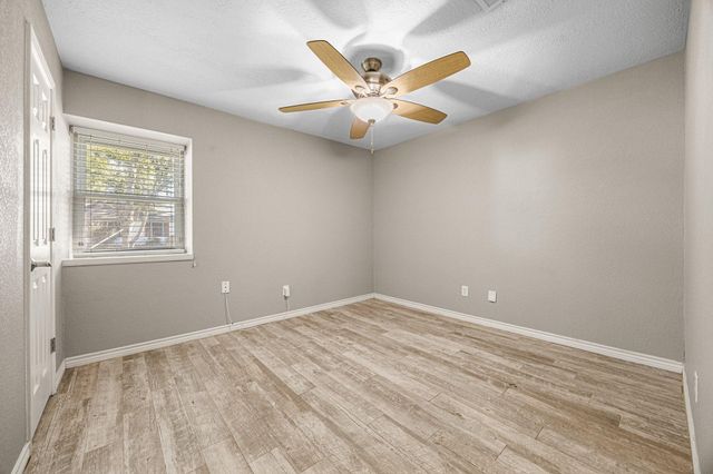 902 Ivy Avenue, Deer Park, TX 77536