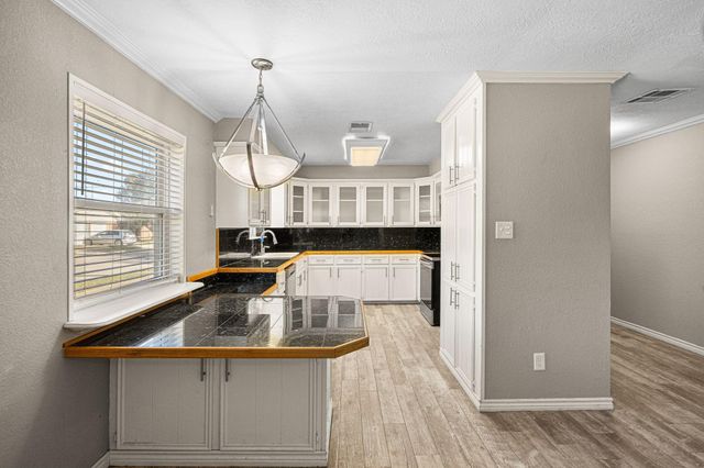 902 Ivy Avenue, Deer Park, TX 77536