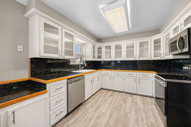 902 Ivy Avenue, Deer Park, TX 77536