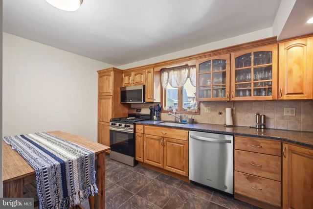 17 MAGUIRE RD, Hamilton, NJ 08690