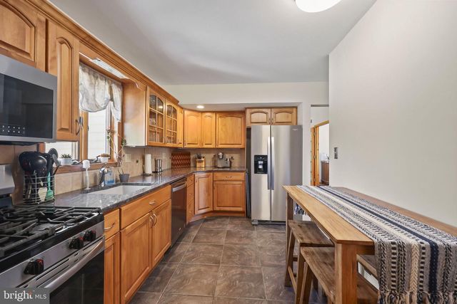 17 MAGUIRE RD, Hamilton, NJ 08690