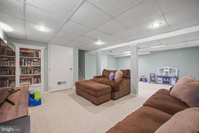 17 MAGUIRE RD, Hamilton, NJ 08690