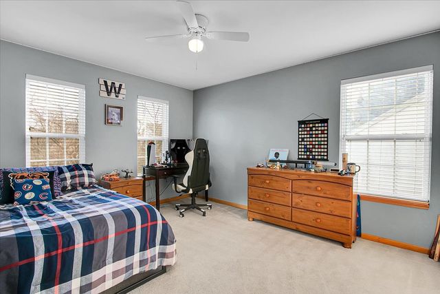 1935 Chesterfield Lane, Aurora, IL 60503