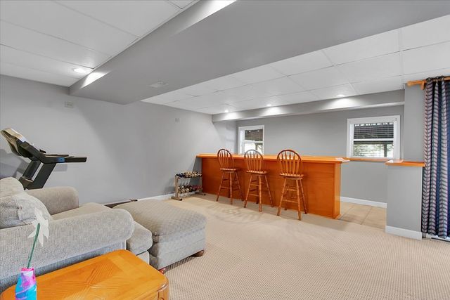 1935 Chesterfield Lane, Aurora, IL 60503