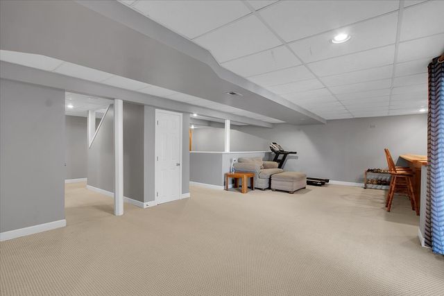 1935 Chesterfield Lane, Aurora, IL 60503