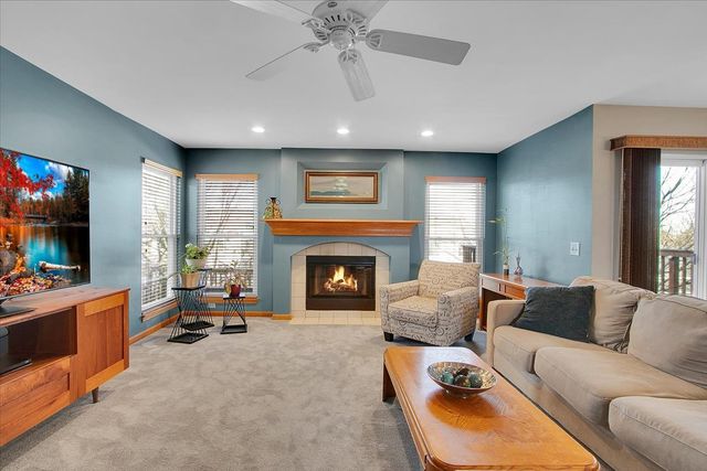 1935 Chesterfield Lane, Aurora, IL 60503