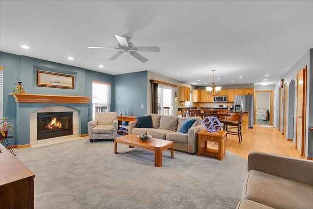 1935 Chesterfield Lane, Aurora, IL 60503