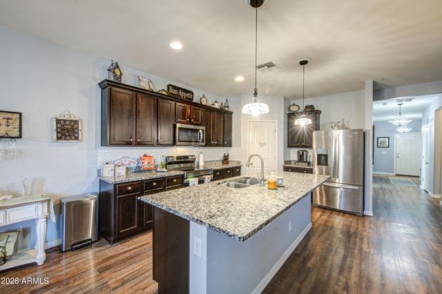 2810 E OMEGA Drive, San Tan Valley, AZ 85143