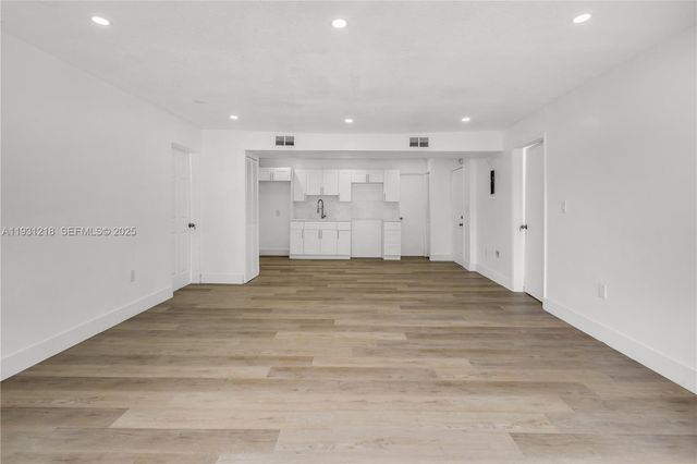 2443 NW 55th St 0, Miami, FL 33142