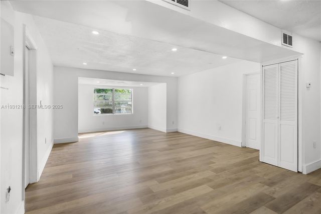 2443 NW 55th St 0, Miami, FL 33142