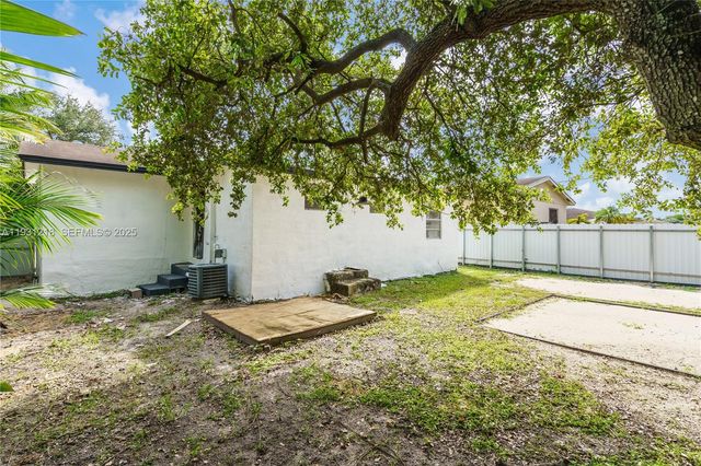 2443 NW 55th St 0, Miami, FL 33142