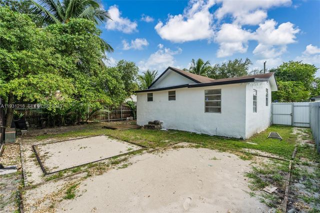2443 NW 55th St 0, Miami, FL 33142