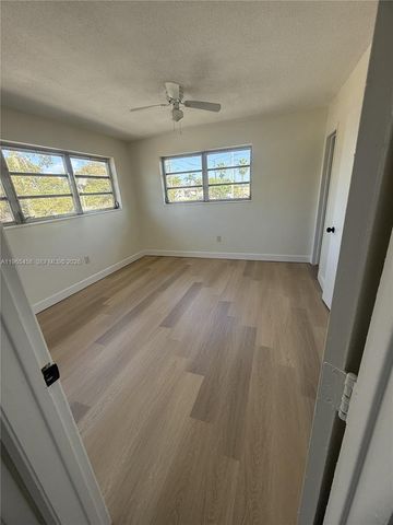 300 NE 191st St 212, Miami, FL 33179