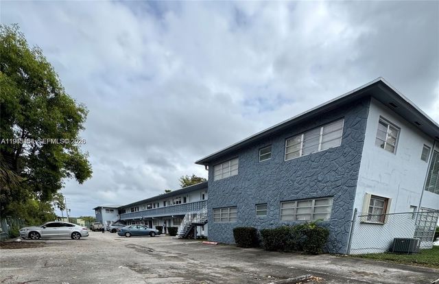 300 NE 191st St 212, Miami, FL 33179